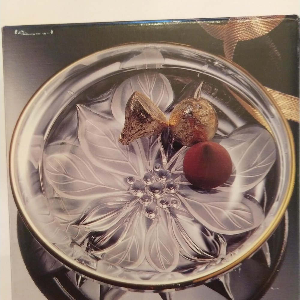Studio Nova Gilded Poinsettia Round Candy Dish